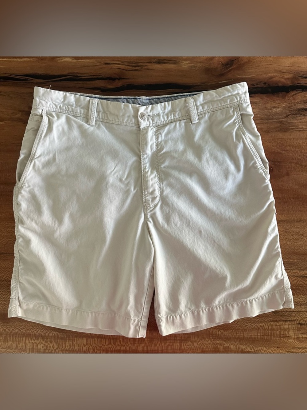 Tommy Bahama Men’s Light Khaki Shorts
